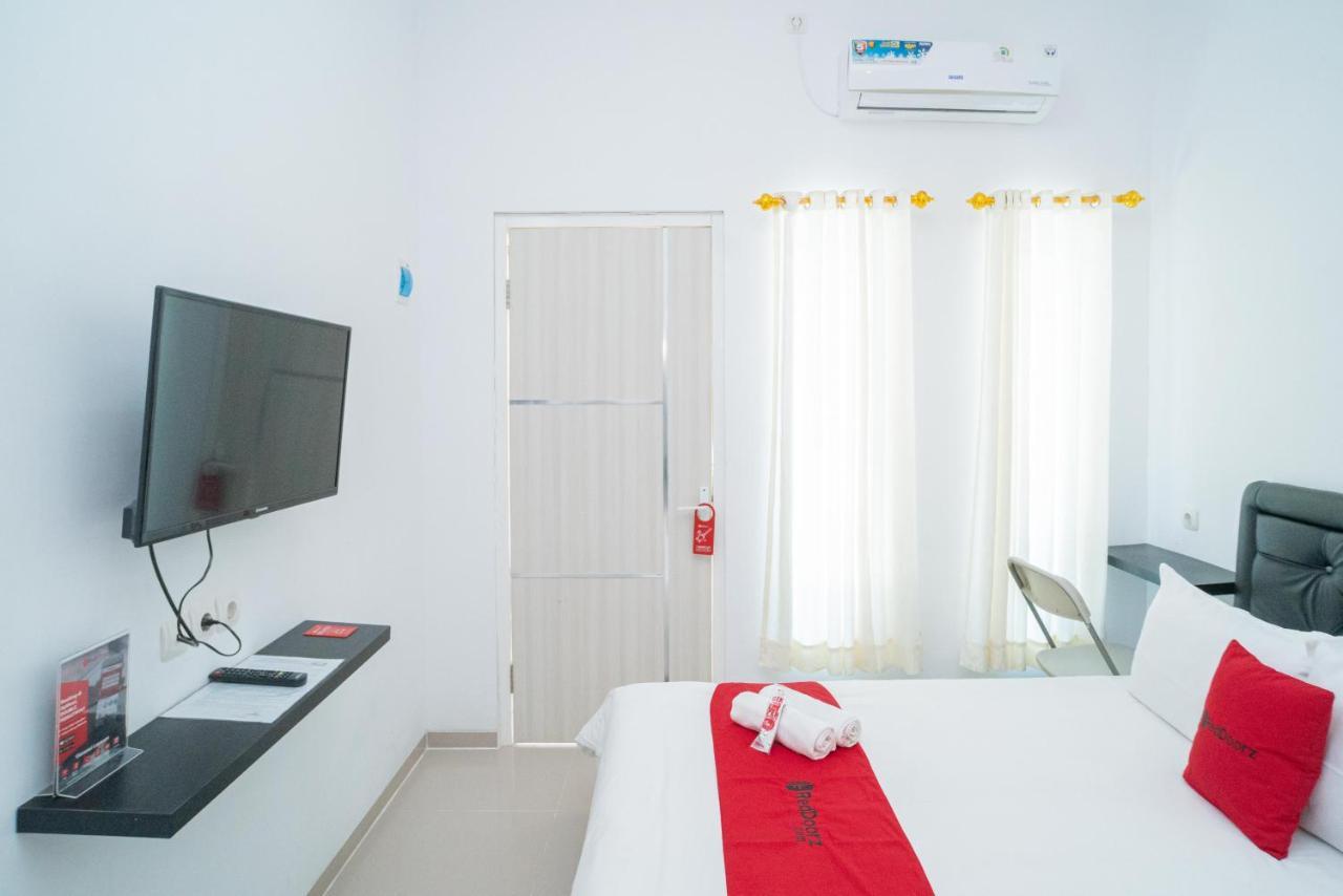 Reddoorz Syariah At Winong Nganjuk Hotel Exterior photo