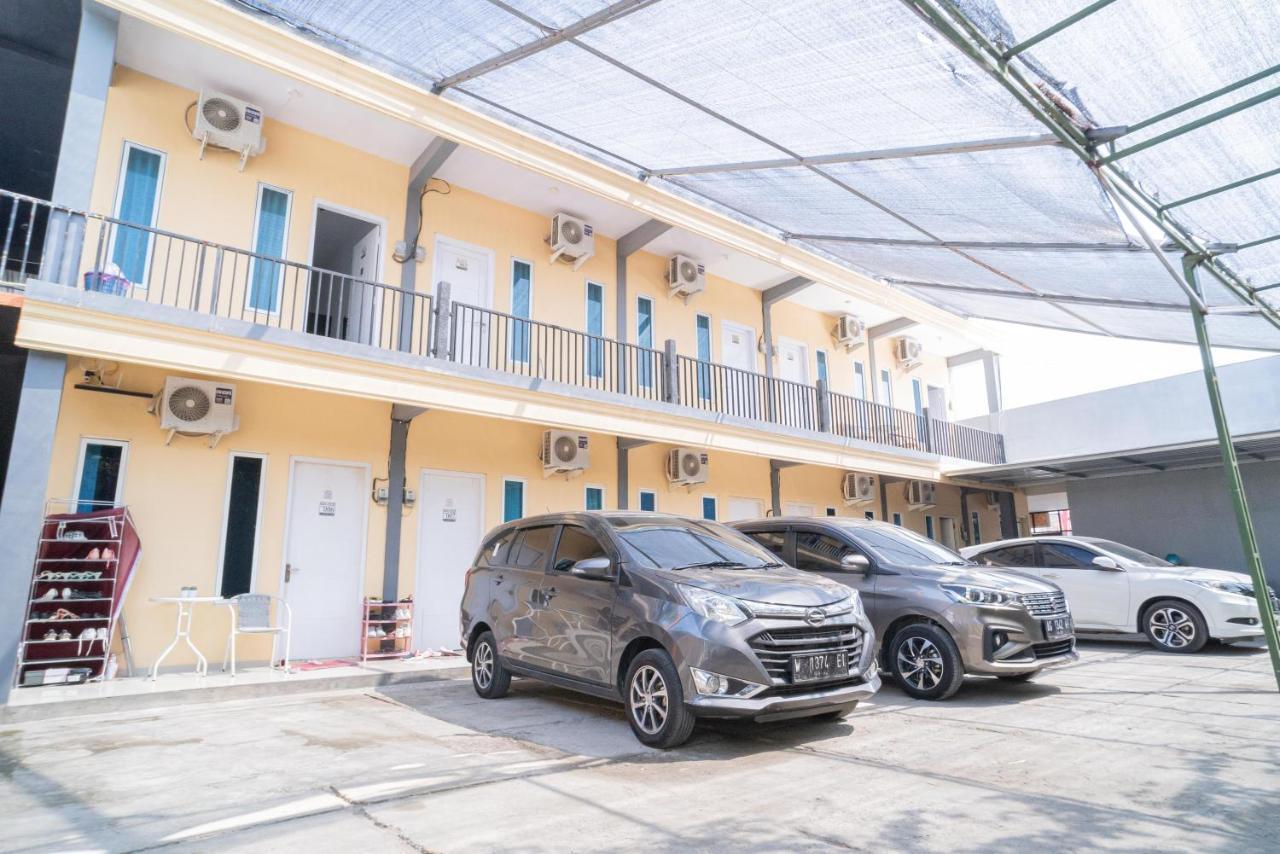Reddoorz Syariah At Winong Nganjuk Hotel Exterior photo