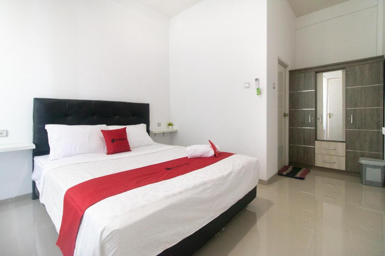 Reddoorz Syariah At Winong Nganjuk Hotel Exterior photo